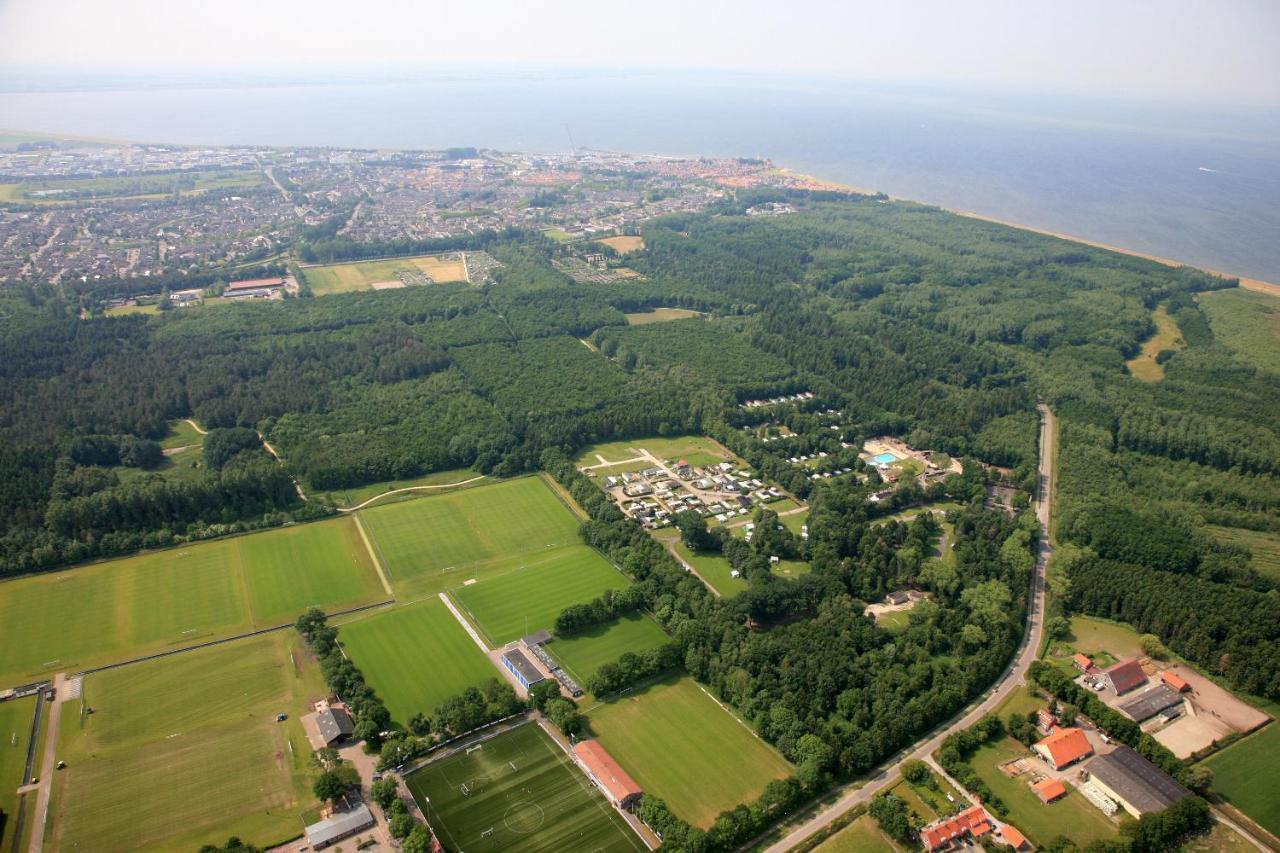 Vakantiepark 'T Urkerbos - Kabouterhuisje Exterior photo