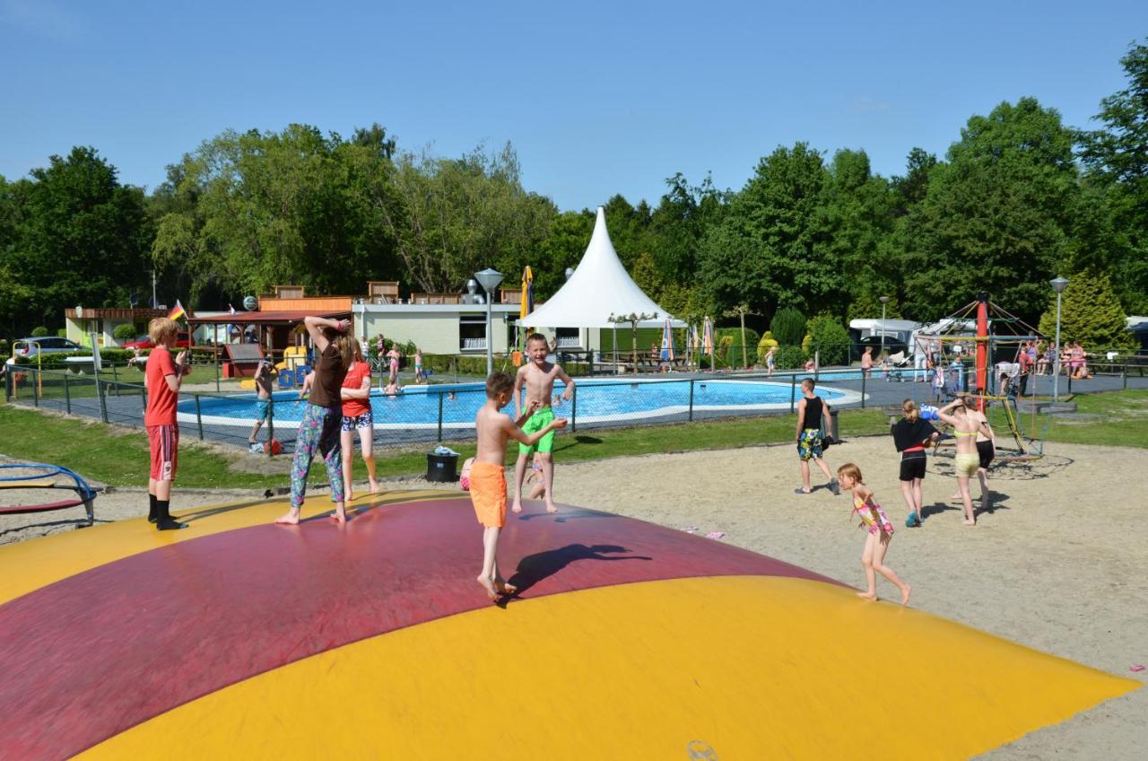 Vakantiepark 'T Urkerbos - Kabouterhuisje Exterior photo